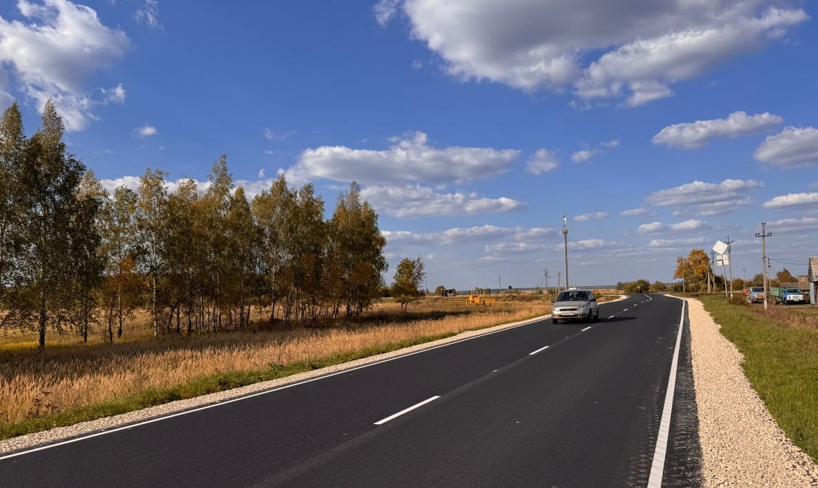 В Иссинском районе обновили ключевые участки дороги Лунино – Исса