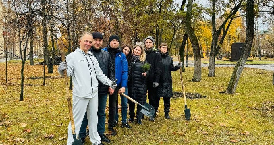 Предприниматели ОПОРЫ РОССИИ высадили сосны в пензенском сквере на Шуисте