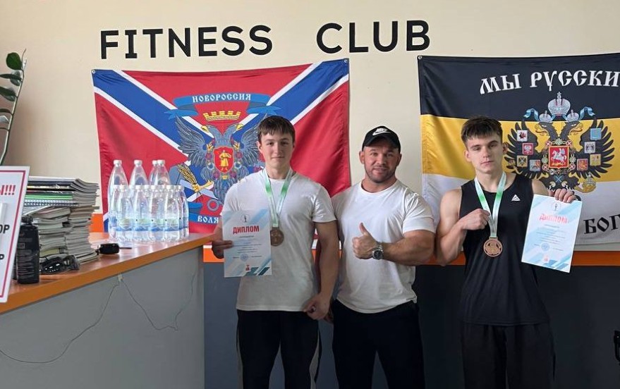 Силачи из Кузнецка привезли две бронзы с областного первенства по армрестлингу