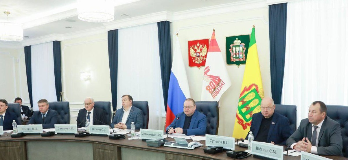 Олег Мельниченко поручил держать поставки бензина под особым контролем