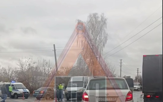 В селе Бессоновского района столкнулись легковой автомобиль и маршрутка