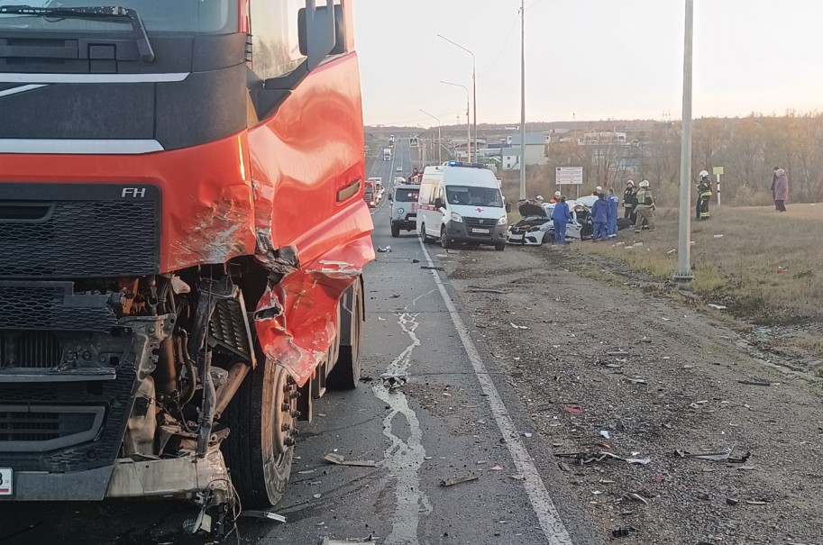 Пензенские спасатели освободили пострадавших после ДТП на трассе