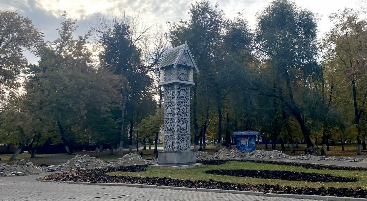 У часов Кукушка в Пензе начали замену плиточного покрытия