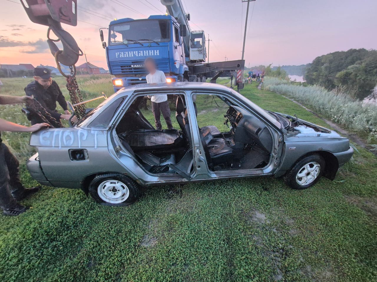 В Пензе подростки разобрали на запчасти и утопили в реке чужой автомобиль