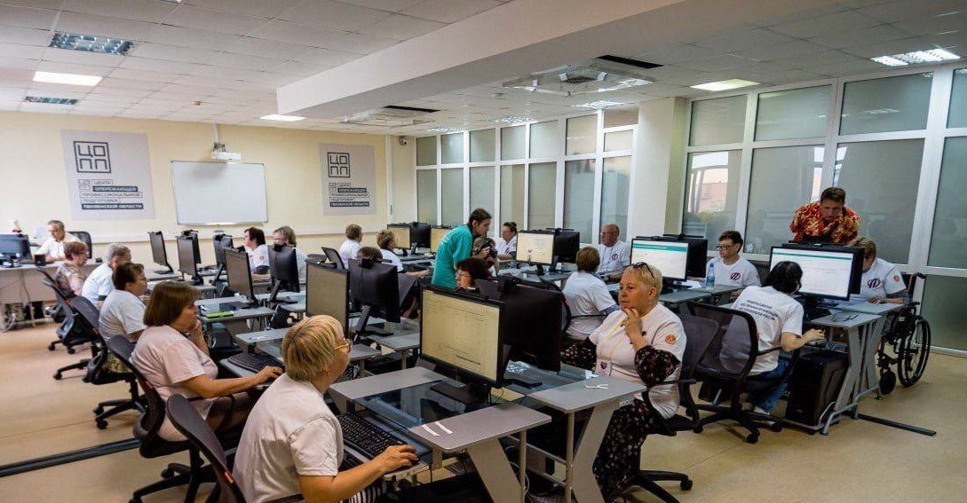 Олег Мельниченко подвел итоги годовой работы Университета серебряного возраста