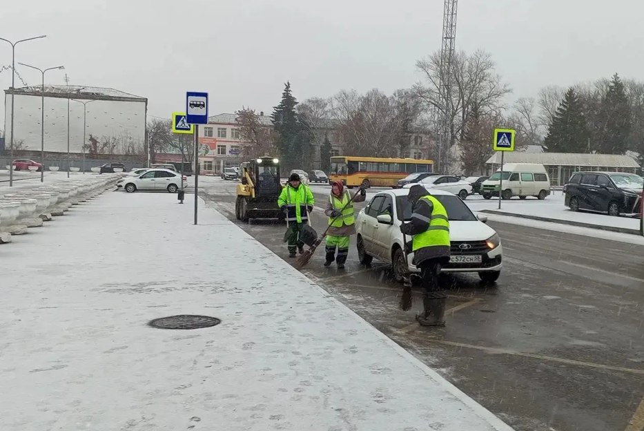 В Пензе с первым снегом борются 26 комбинированных машин