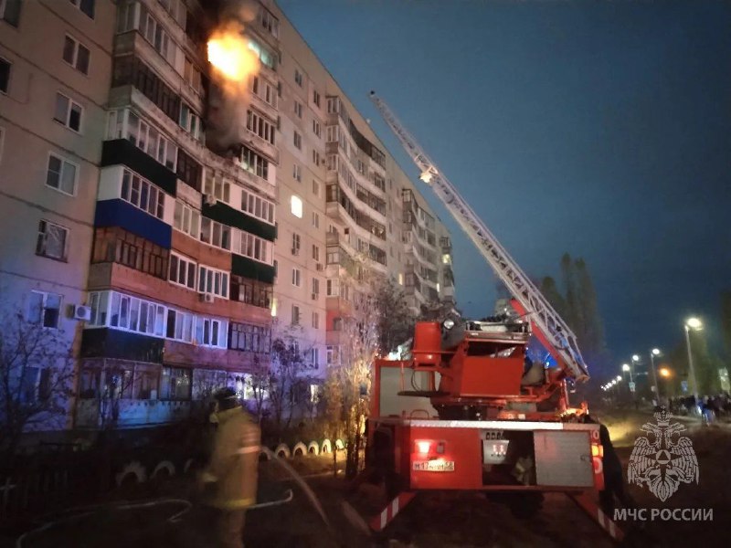 В Пензе на улице Антонова полыхали балконы на четырех этажах, спасен 1 человек