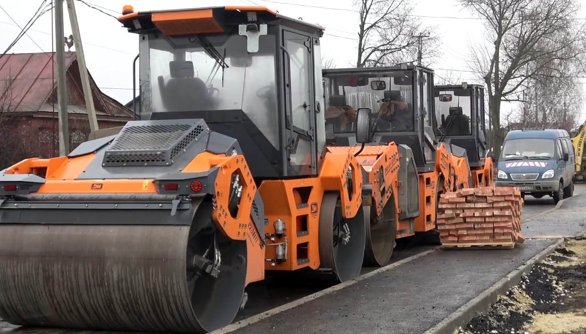 В Кузнецке рабочие на Аэродромном проезде трудятся до позднего вечера