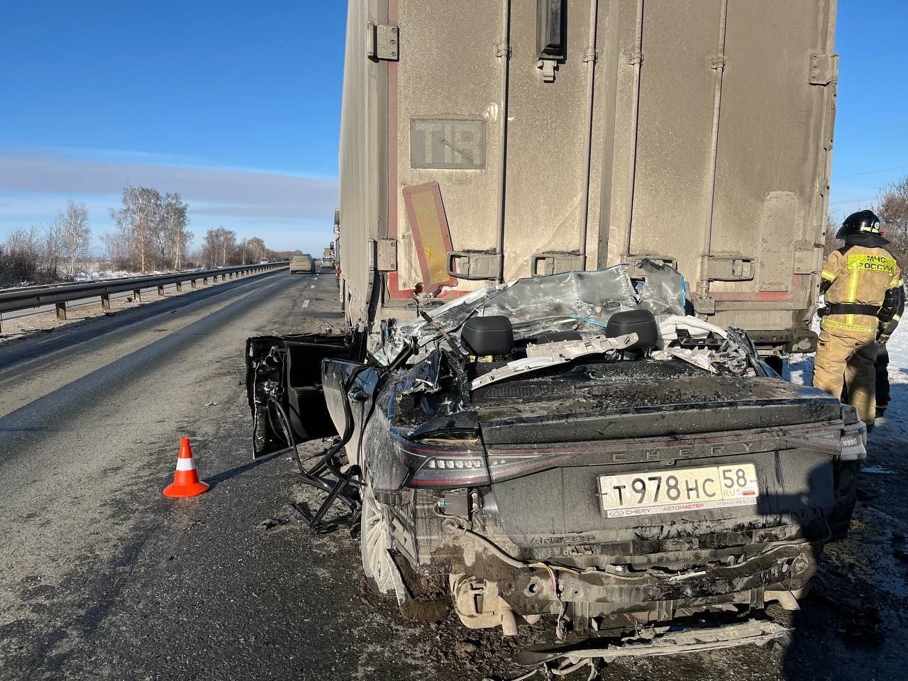 На трассе в Омске в ДТП погибли два человека в машине с пензенскими номерами