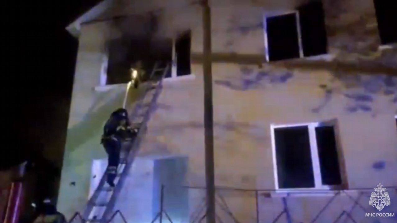 В ночном пожаре в Пензе на улице Огарева один человек погиб, десять эвакуированы