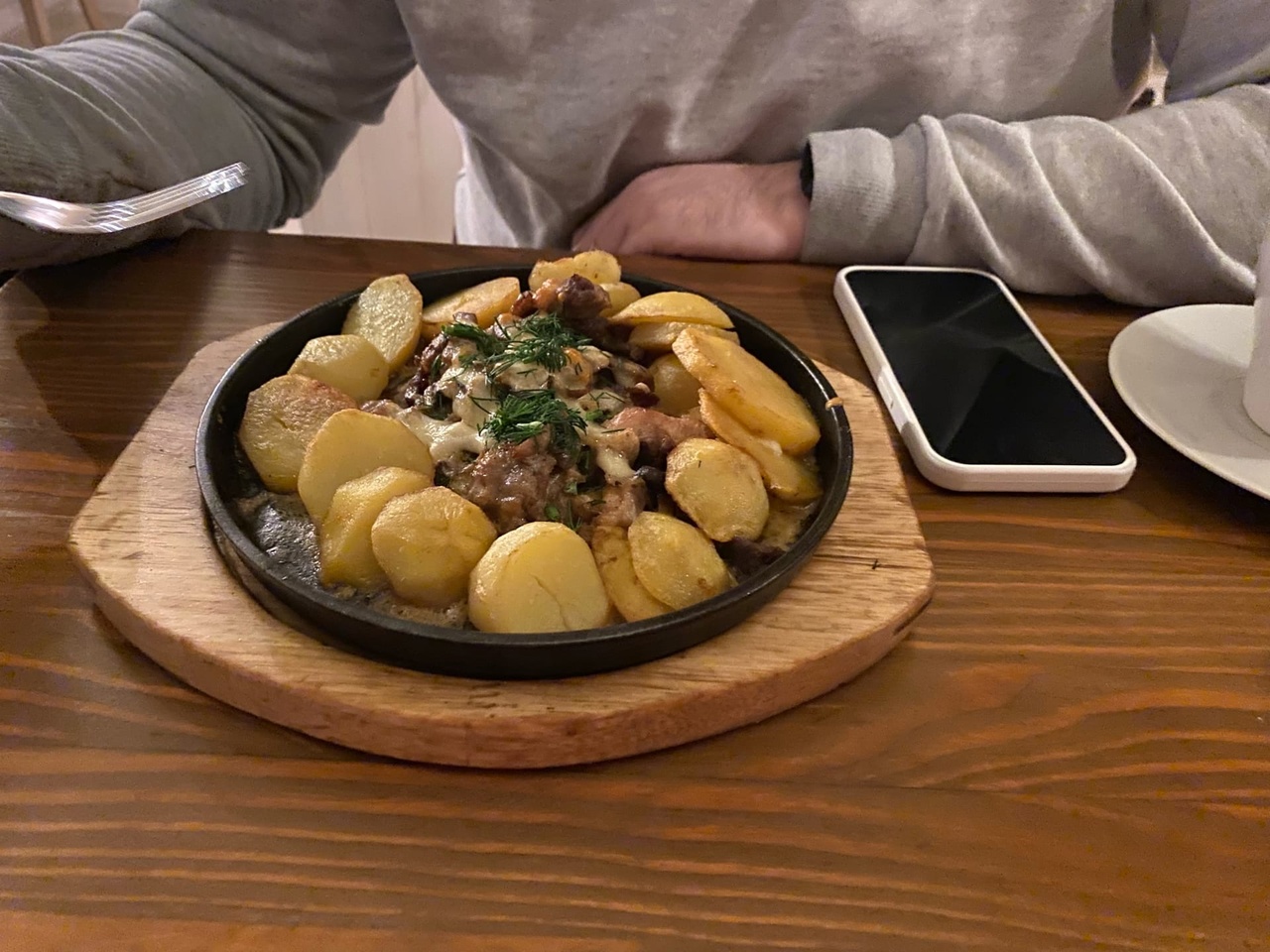 В Пензе посетителей кормили небезопасными блюдами в кафе и ресторанах