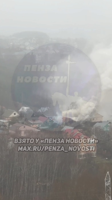 В Пензе на Бекешской горящий дом тушили 26 пожарных