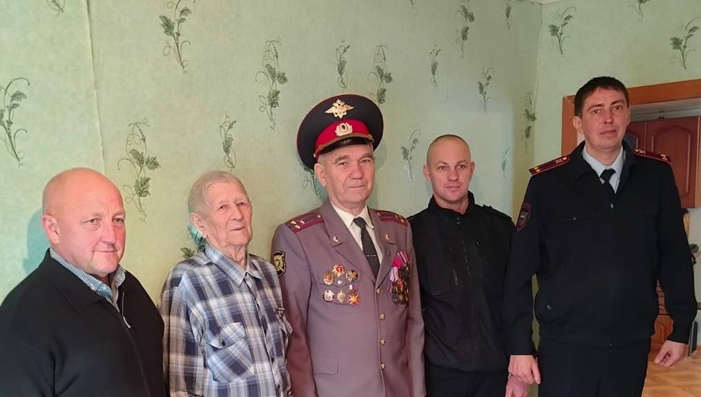 В Пачелмском районе с юбилеем поздравили 95-летнего полицейского