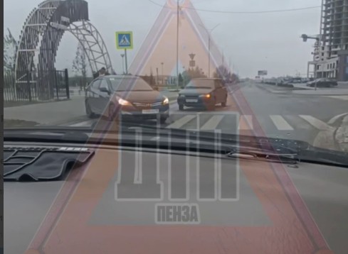 Утром 7 ноября в Засечном столкнулись ВАЗ и иномарка