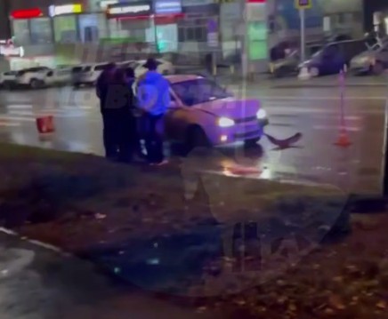 В Пензе водитель легковушки сбил курьера на улице Кижеватова