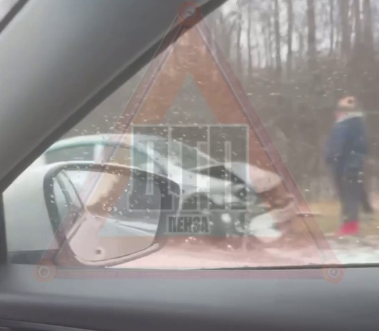 Утром 17 ноября легковушка врезалась в столб в Ахунах