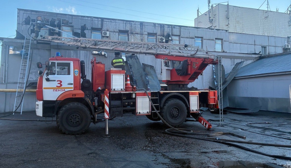 19 ноября в Пензе крупный пожар в ТЦ тушили 45 человек на 12 машинах