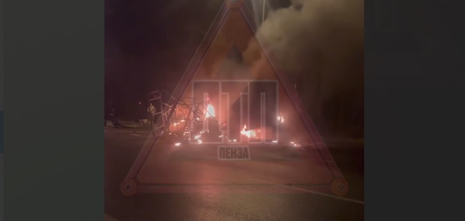 Соцсети: две грузовые Газели выгорели на М-5 в Пензе