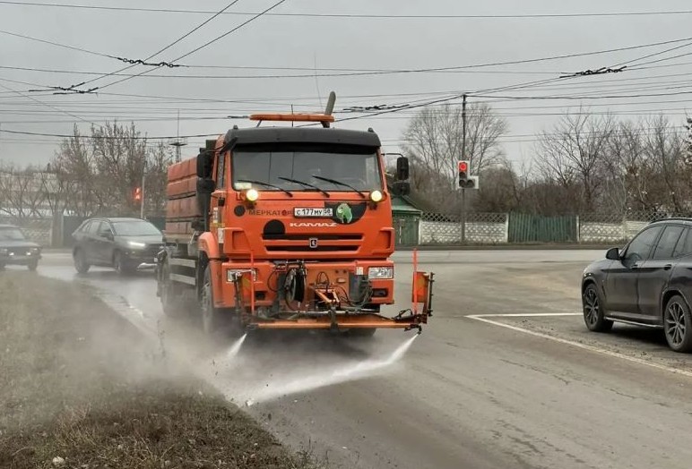 На дорогах Пензы появились емкости с песком для борьбы с гололедом