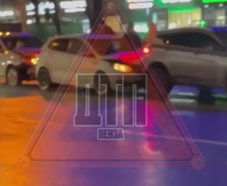 Вечером 17 ноября на проспекте Победы в Пензе случилось массовое ДТП