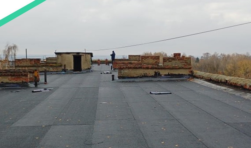 В Сердобске обновляют кровлю МКД на улице Ленина