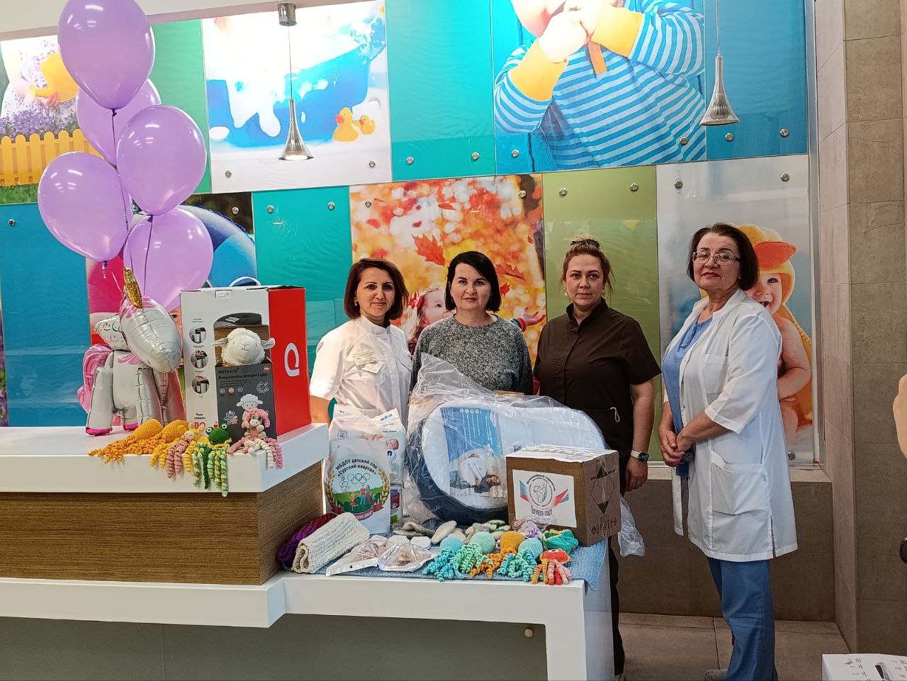 Ольга Чистякова передала в Перинатальный центр осьминожек для недоношенных детей