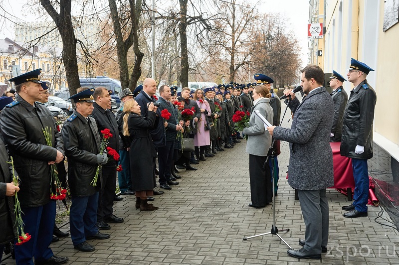 Вадим Супиков принял участие в открытии мемориальной доски Николаю Кадникову