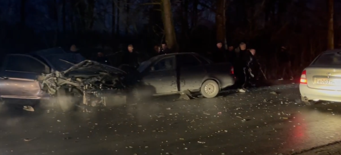 В жуткой аварии под Кузнецком двое погибших, четверо пострадавших