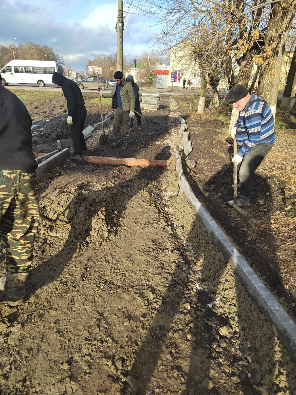 В Сердобске проверили ход ремонта тротуара на улице Максима Горького