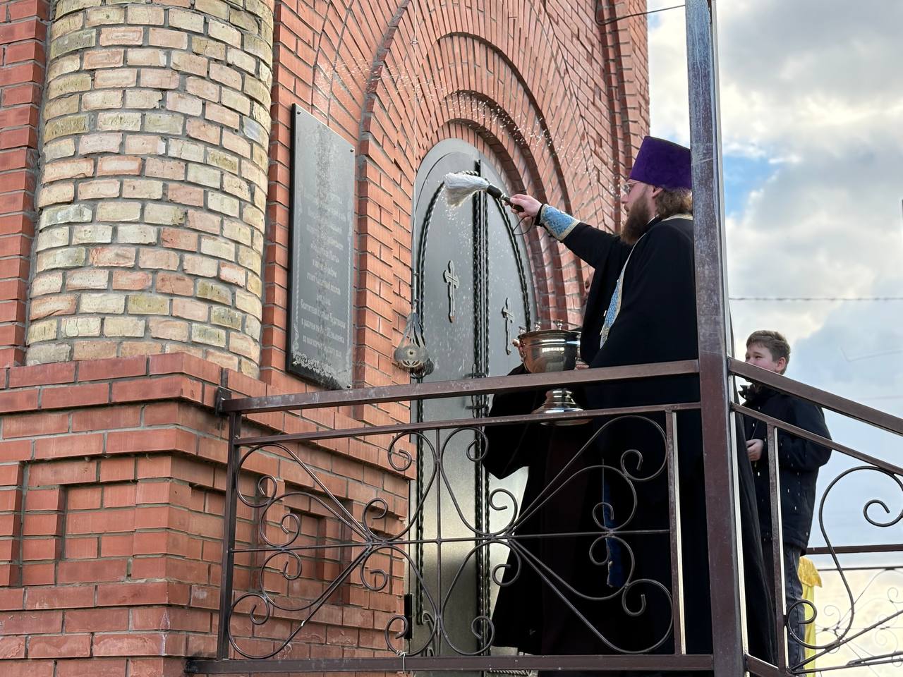 В Шемышейке установили и освятили колокол в честь погибших героев СВО