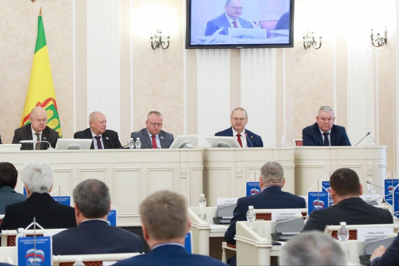 Олег Мельниченко рассказал о планах капремонта 60 соцобъектов в регионе