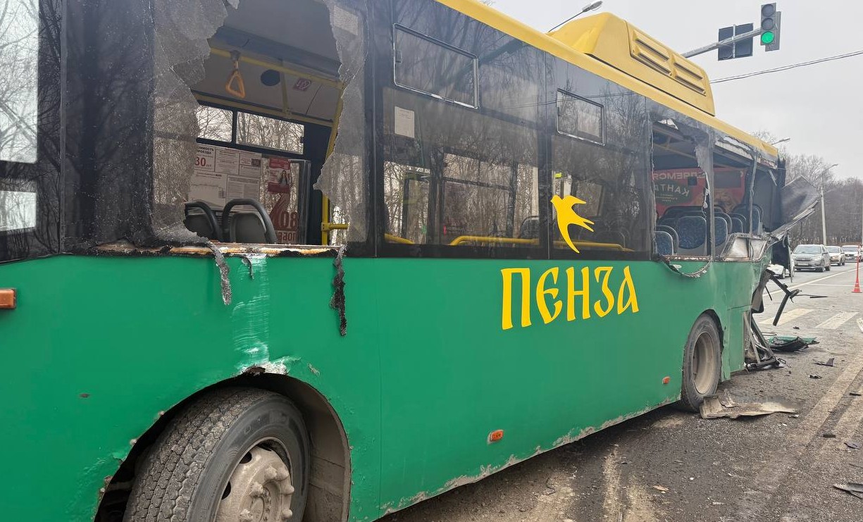 В ГИБДД рассказали, кто пострадал в ДТП с автобусом, грузовиком и фургоном