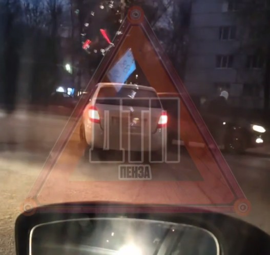 В Пензе утром 27 ноября столкнулись две легковушки у 13-й гимназии