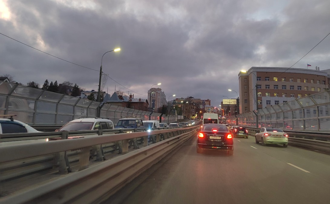 Вечером 14 ноября пензенцы встали в пробку на Измайловском путепроводе