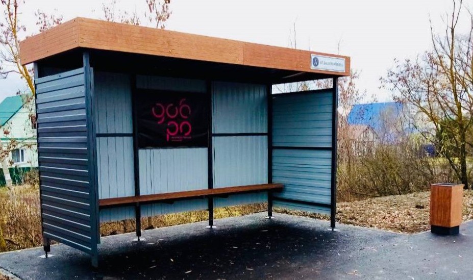 В Пензе на улице Новоселов завершается монтаж 16 остановочных павильонов