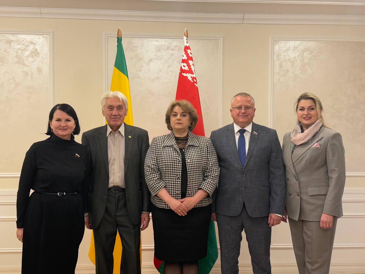 Сергей Мельников провел встречу с лидерами женского движения Пензы и Беларуси