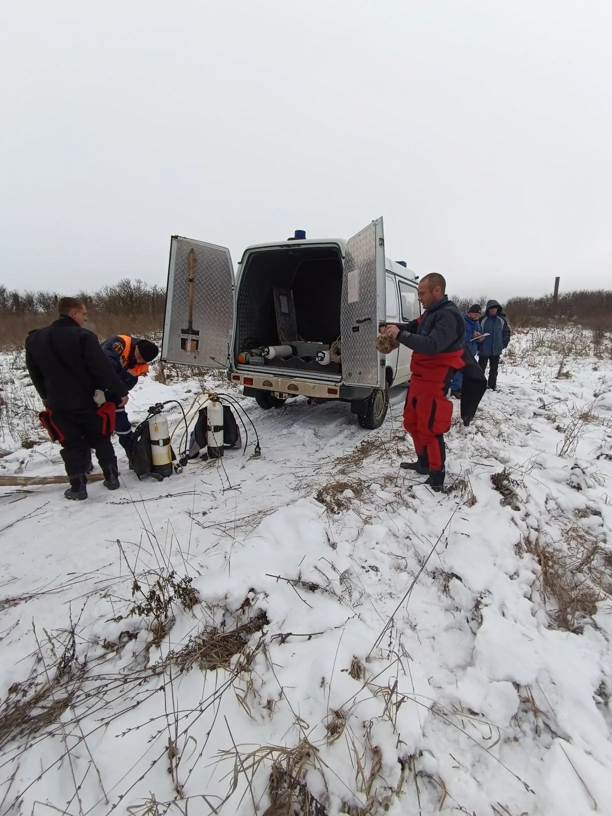 Появились фото с места трагедии с рыбаком в Пачелмском районе
