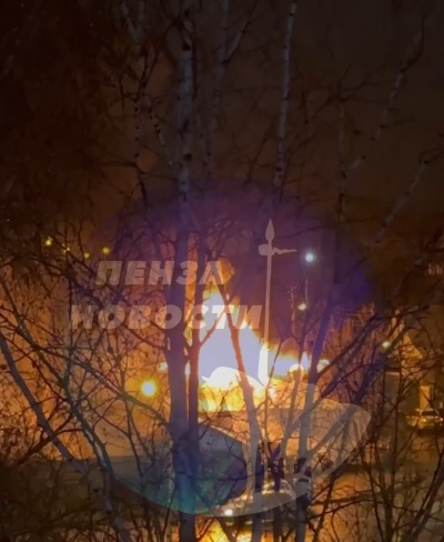 В Пензе на улице Окружной пожар в частном доме тушили 25 человек