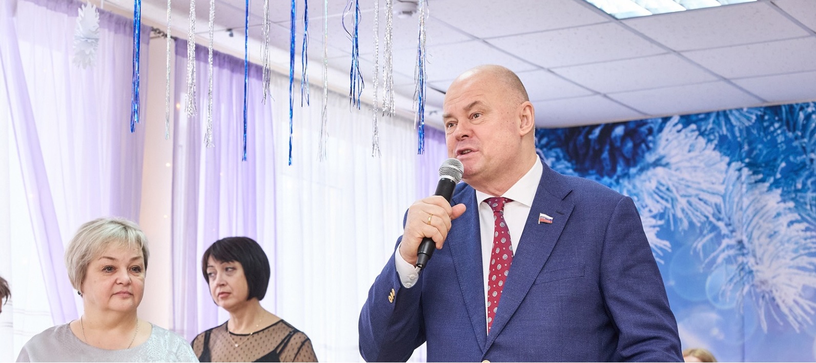 Вадим Супиков поздравил воспитанников реабилитационного центра с Новым годом