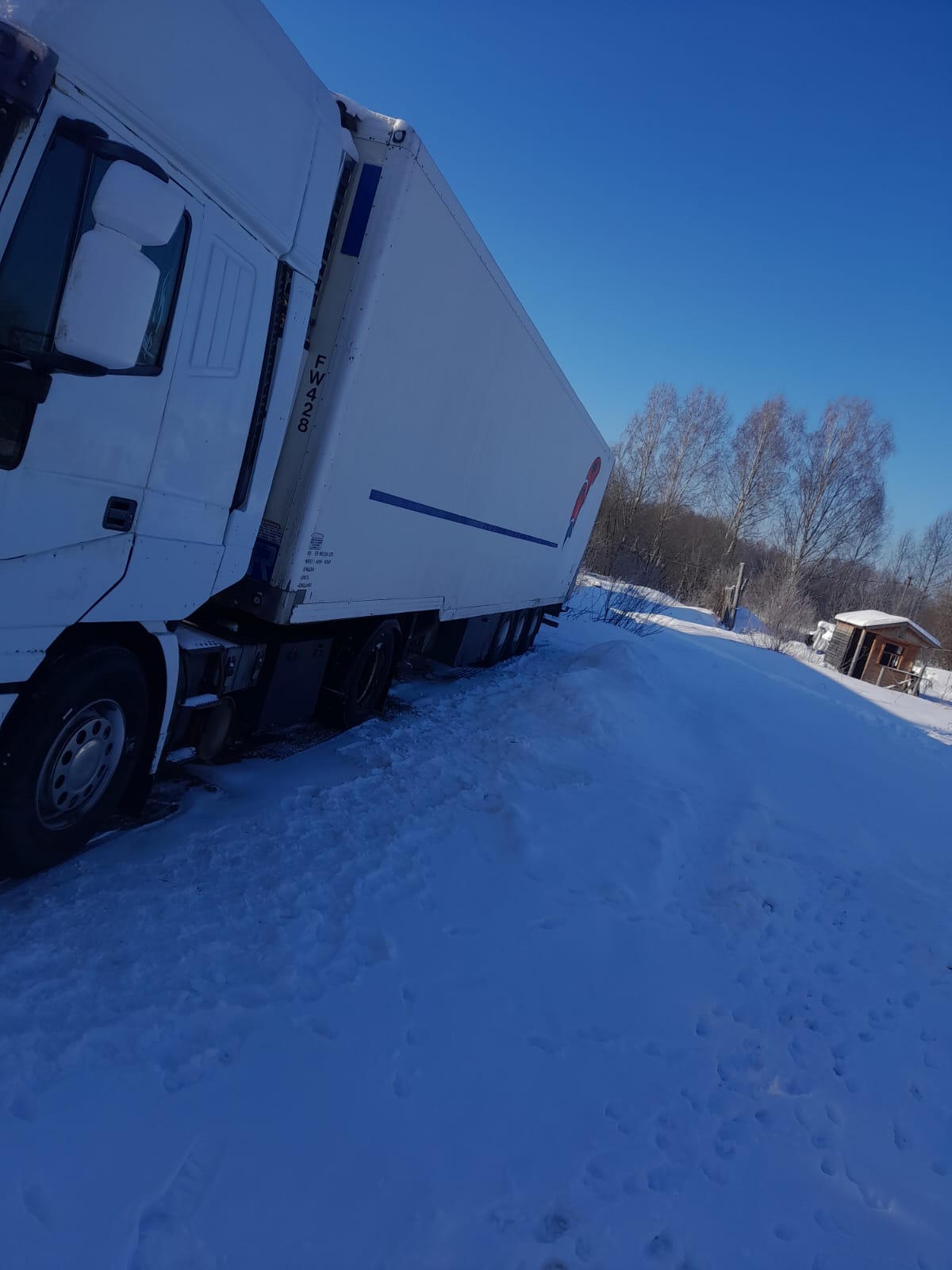 В ночной аварии под Каменкой столкнулись большегрузы КАМАЗ и SCANIA