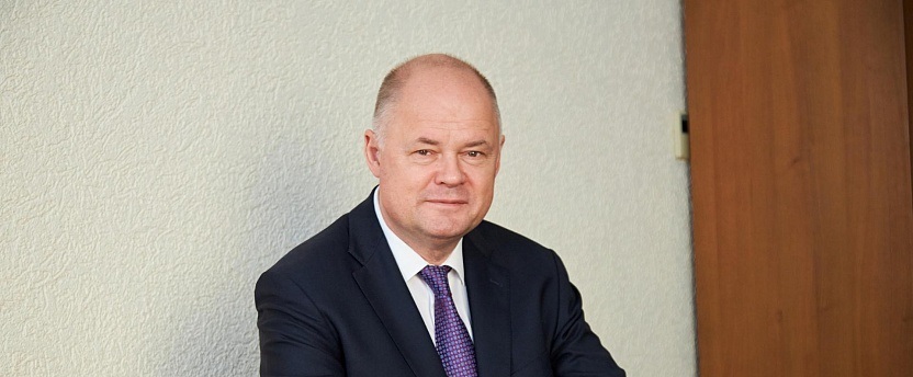 Вадим Супиков передал сладкие подарки детям в рамках новогодней акции