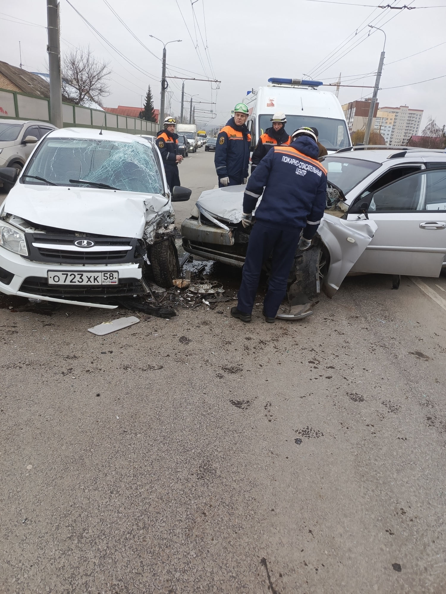 В Пензе на улице Терновского в тройном ДТП пострадали три человека