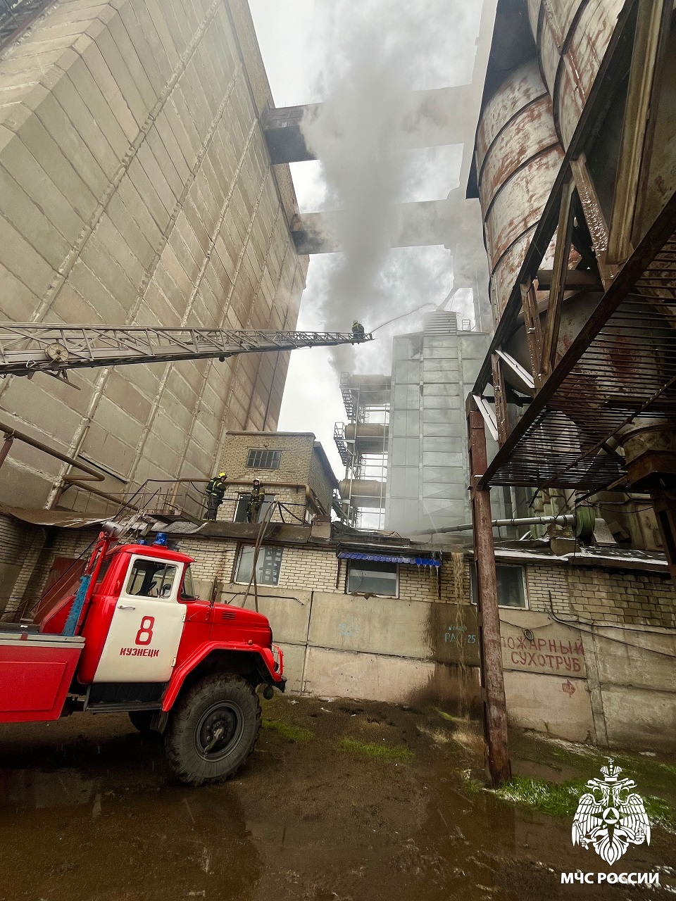 В Кузнецке ликвидирован пожар в зерносушилке хлебокомбината