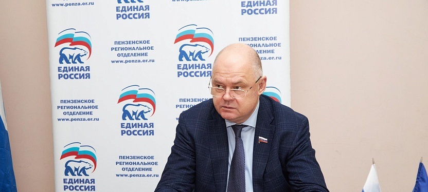 Вадиму Супикову выразили благодарность за вклад в развитие образования