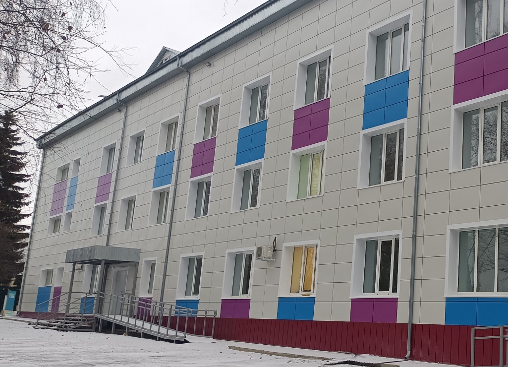 В Иссинской больнице завершили капремонт терапевтического корпуса