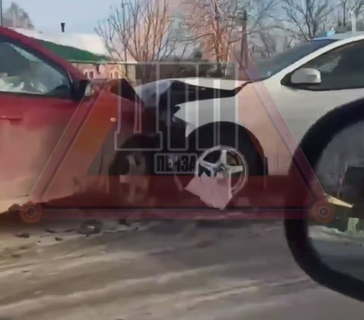 В Бессоновке две иномарки столкнулись лоб в лоб 16 декабря