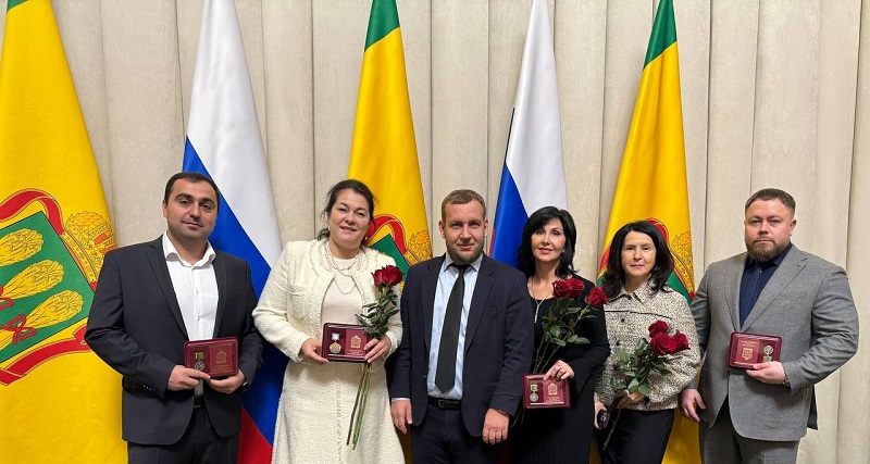 Олег Мельниченко вручил медали резидентам пензенской ОПОРЫ РОССИИ за помощь СВО