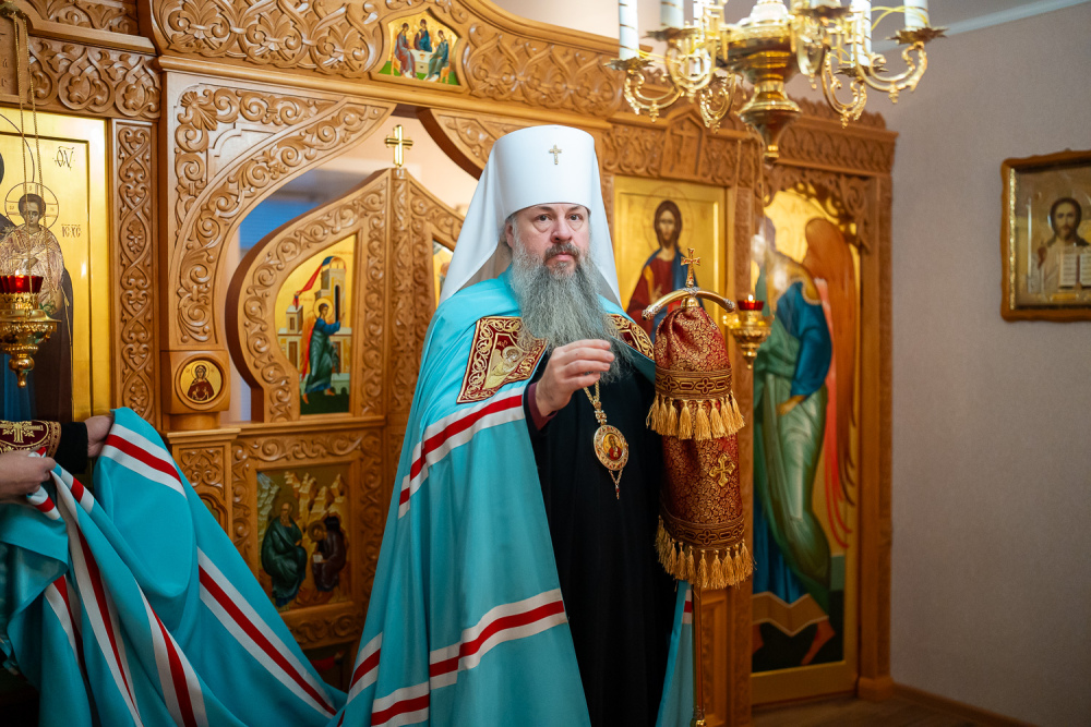 Митрополит Серафим возглавил праздничную литургию в Нижнеломовском монастыре