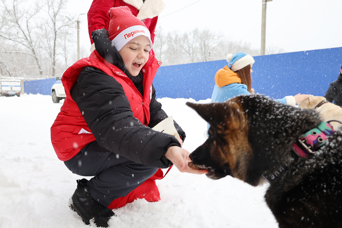 В Пензе Движение Первых поздравило полицейских-кинологов
