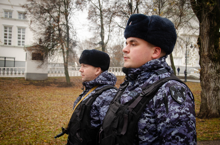 В Пензе задержали молодого парня, уснувшего в ресторане быстрого питания